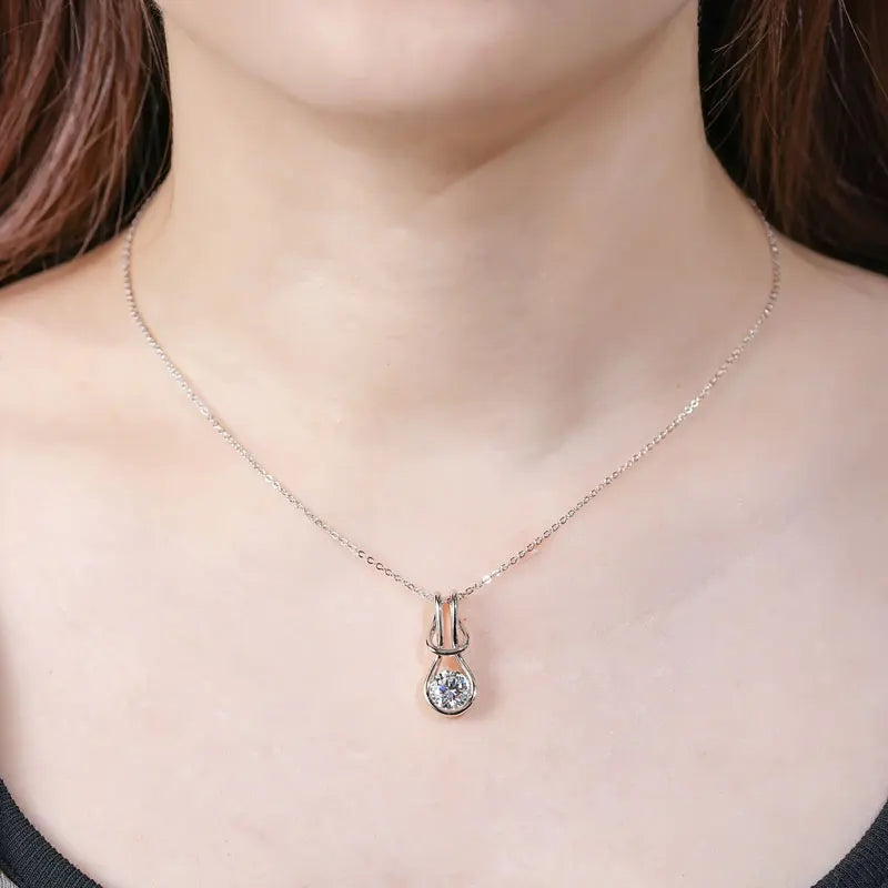 Rrjzz VVS1 Single Stone 8mm Round Moissanite Women Fashion Necklace Certificate 925 Sterling Silver Knot Women Pendant Necklace